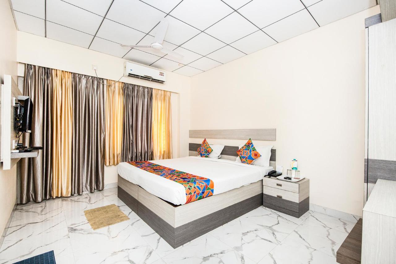 Fabhotel Shivangan Kolkata Airport - Fully Vaccinated Staff Exterior photo
