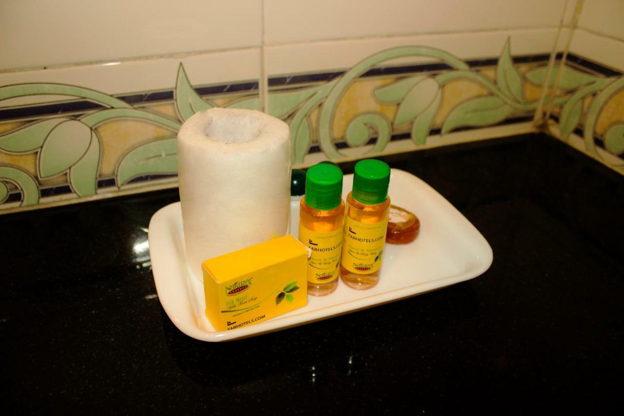 Fabhotel Shivangan Kolkata Airport - Fully Vaccinated Staff Exterior photo